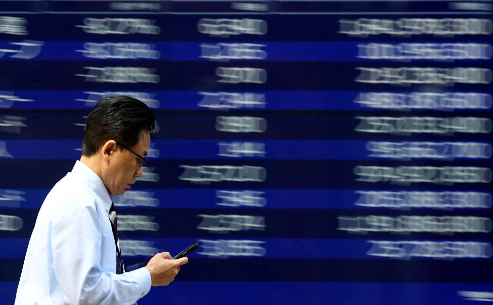 Global markets increase together with US futures